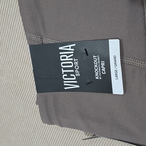 NWT-Victoria Sport Set - Picture 9 of 10